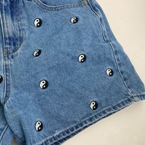 Forever 21 Shorts 100% Cotton High Rise Ying Yang Denim Size S - Picture 2 of 7